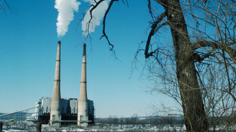 The former R. Gallagher Station, now retired, seen from Shawnee Park in Louisville, Kentucky in 1988. Duke Energy retired the plant more than a year earlier than it expected.  - William Alden/Flickr