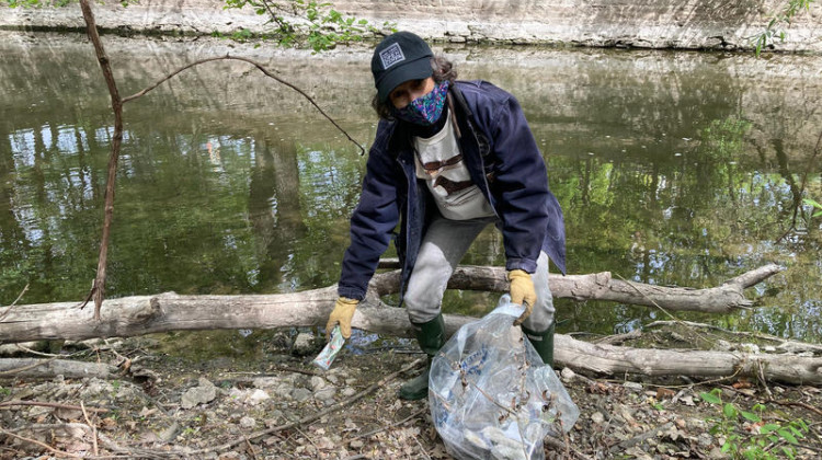 Debra Shore at a river clean up event put on by Friends of the Chicago River. - @DebraShore/Twitter