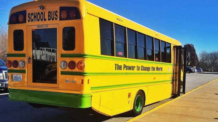 A Smith Electric School bus visits a middle school in Kansas City, Missouri, 2014.  - Laura Supalla Gilchrist/Flickr