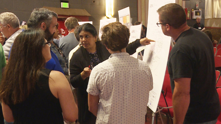 EPA toxicologist Bhooma Sundar talks with concerned Franklin residents about contamination from the Amphenol site. - Rebecca Thiele/IPB News