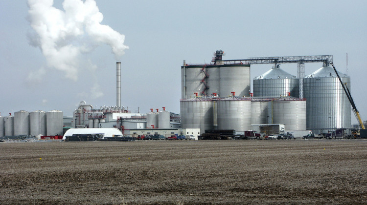 An ethanol manufacturing plant in West Burlington, Iowa. - Steve Vaughn/ Wikimedia Commons
