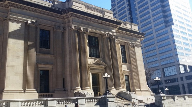 Masks are once again required in the Birch Bayh Federal Building And U.S. Courthouse in downtown Indianapolis. - Brandon Smith/IPB News