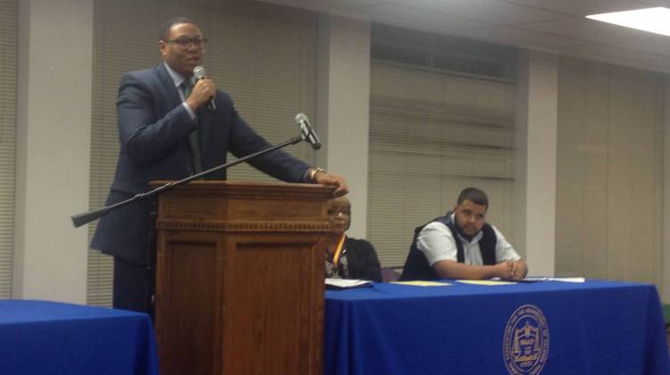 Ferebee Faces Skeptical Audience At Forum On IPS Autonomy Plan