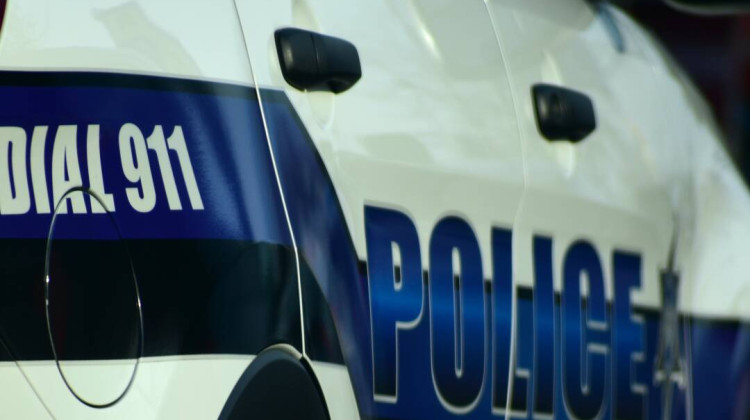 Federal appeals court blocks Indiana's 25-foot police buffer law