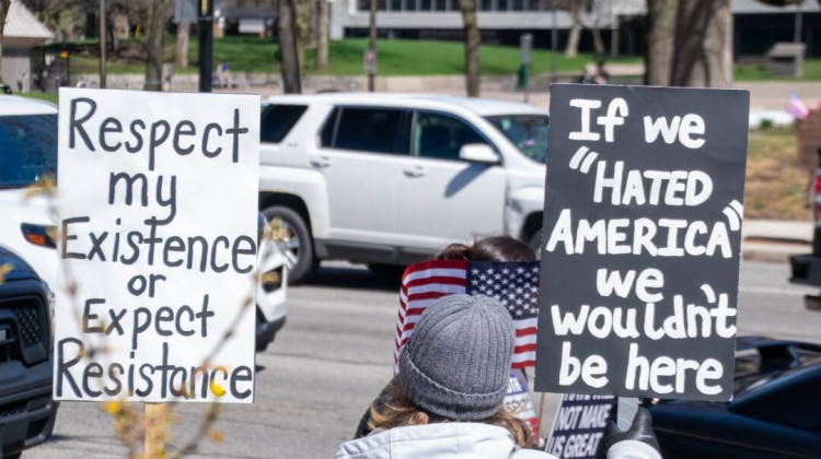 Thousands gather around Northeast Indiana for another No Kings protest