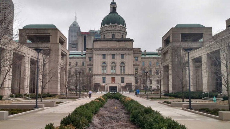 Braun signs executive order to help lower recidivism in Indiana
