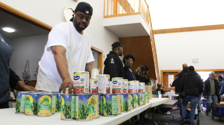 Free food runs out as SNAP delays send Indianapolis families to long lines