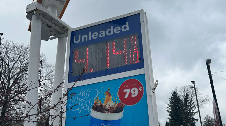 Gas hits $4 a gallon across Indiana