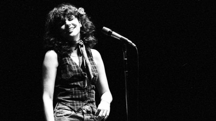 In Memoir, Linda Ronstadt Describes Her 'Simple Dreams' 