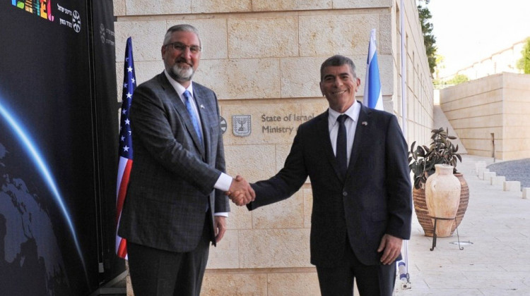 Gov. Eric Holcomb, left, meets with Israeli Minister of Foreign Affairs Gabi Ashkenazi. - Twitter.com/Gabi_Ashkenazi