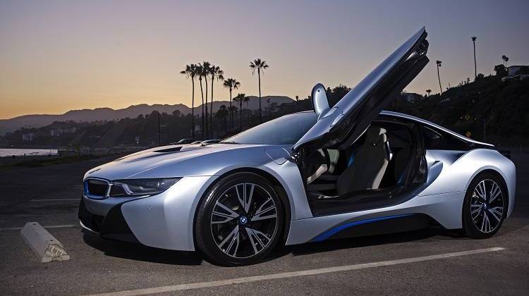 BMW i8 Outruns The Past - Straight To The Future