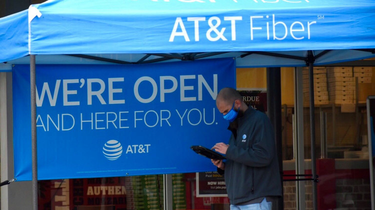 An AT&T store in Carmel offers patrons curbside service only due to coronavirus. - Justin Hicks/IPB News