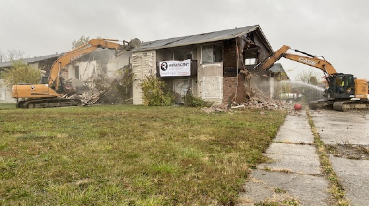 Demolition for the vacant Oaktree Apartments in 2019.  - Darian Benson/WFYI