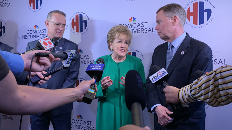 Tom Hanks, Elizabeth Dole Honor Veteran Caregivers