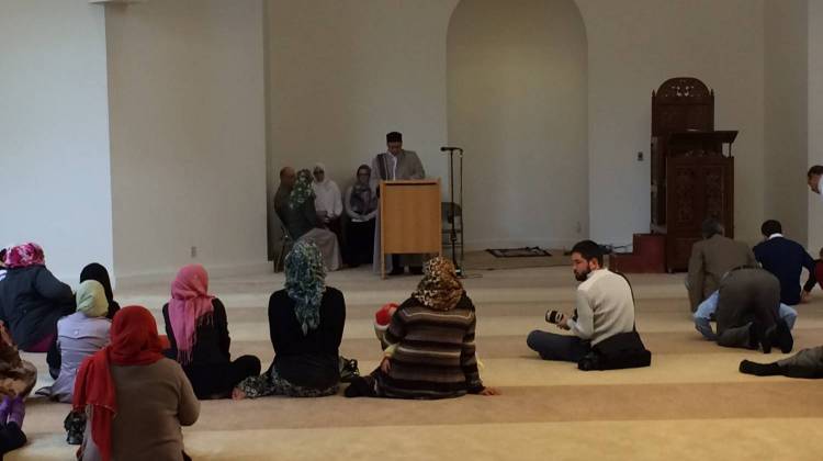 ISNA Communications Director Edgar Hopida leads weekly prayer before program honoring Abdul-Rahman Kassig. - Christopher Ayers/WFYI