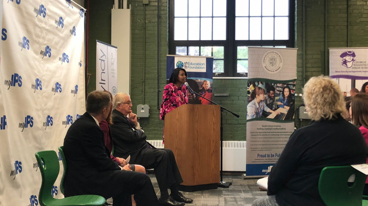 In Arsenal Technical High School's STEM learning lab, interim-Superintendent Aleesia Johnson announces the $1 million grant. - Carter Barrett/WFYI