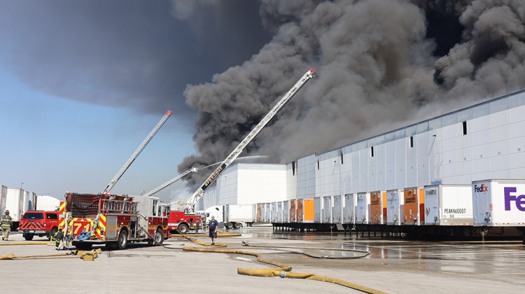 Firefighters battle 5-alarm warehouse blaze in Plainfield
