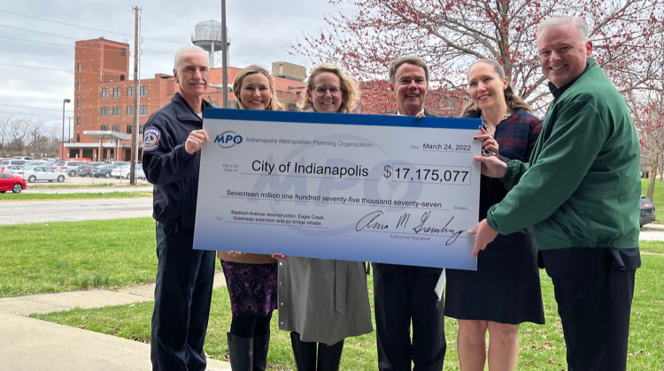 Check presentation on Madison Ave. (Jill Sheridan WFYI