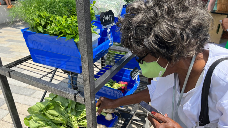 Residents shop the food stand. (Jill Sheridan WFYI)