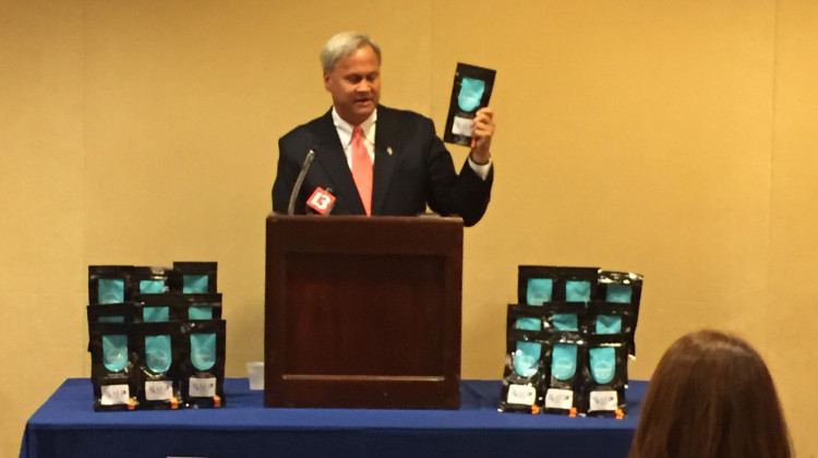 Sen. Jim Merritt (R-Indianapolis) shows a drug disposal kit at the Public Health Conference. - Jill Sheridan/IPB News