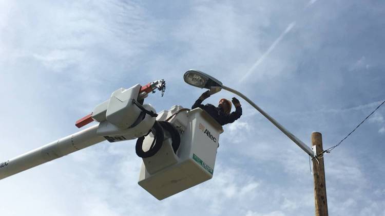 Hogsett, IPL Install First New Indy Street Light in 35 Years