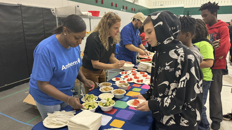 Melissa Stankevich, Senior Program Manager of Pennsylvania for Common Threads (middle), said School 54 students used the organizations “Small Bites” curriculum to learn about making healthy snack and other foods. - Elizabeth Gabriel/Side Effects Public Media