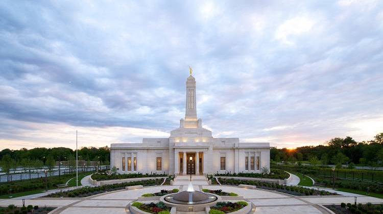 Mormon Temple Tours Drawing Big Crowds