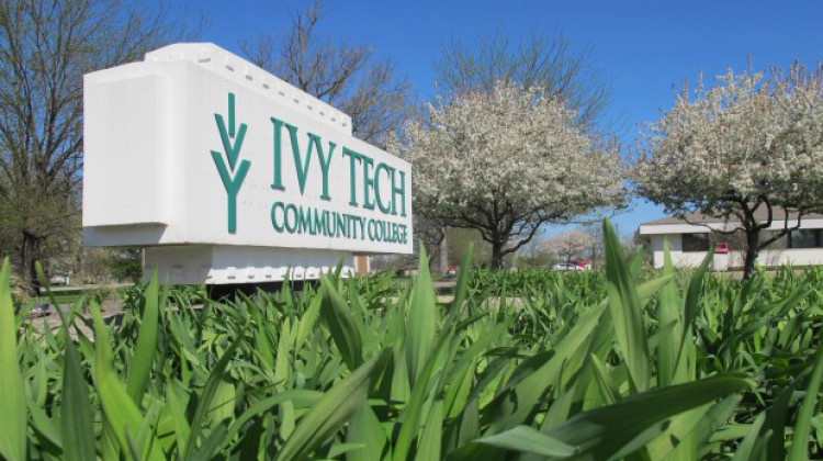 Ivy Tech Offering Cash, College Credit To High School Graduates This Summer