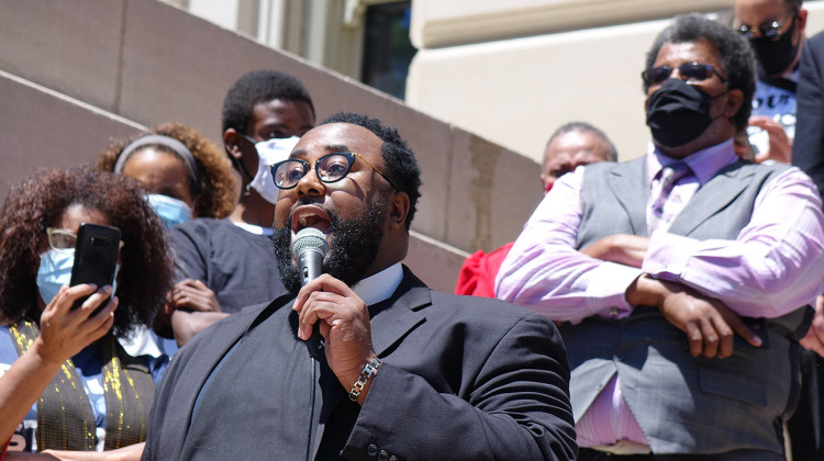 Pastor J. Rashad Jones, of the Sanders Temple Church of God in Christ, speaks from the Statehouse steps to hundreds of people Sunday, May 21, 2020.  - Eric Weddle/WFYI News