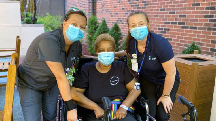 Karen Campbell (center) and two hospital employees celebrates leaving the hospital after having COVID-19. - Southern Illinois Healthcare