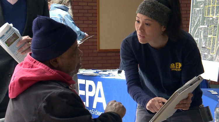 EPA remedial project manager Katherine Thomas talks with a Superfund resident about the groundwater investigation.  - Lauren Chapman/IPB News