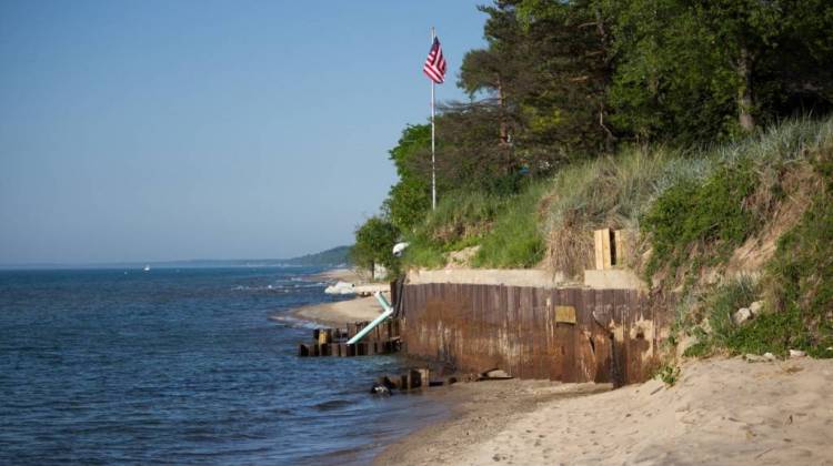 Erosion in Long Beach along Lake Michigan. - Nick Janzen/IPB