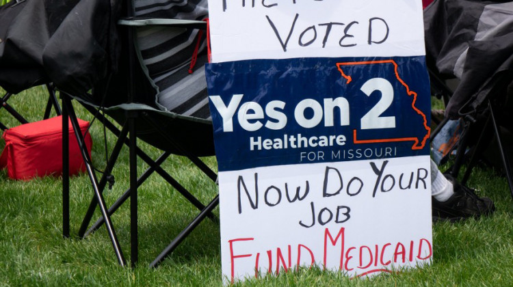 A sign urges lawmakers to fund Medicaid expansion at a rally in support of the program at Missouri's capitol in Jefferson City on April 27, 2021. - Sebastián Martínez Valdivia/KBIA