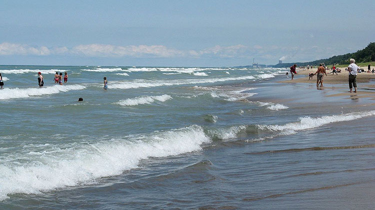 Lake Michigan at Indiana Dunes. - Alen IštokoviÄ‡/CC-BY-3.0