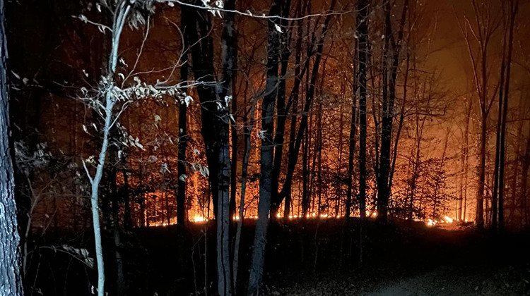 Crews battle brush fire at Indiana's Brown County State Park