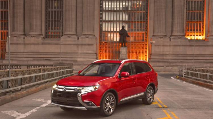 2016 Mitsubishi Outlander Faces Challenges