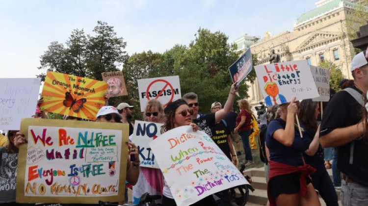Thousands pack Indiana’s Statehouse lawn in wave of No Kings protests nationally