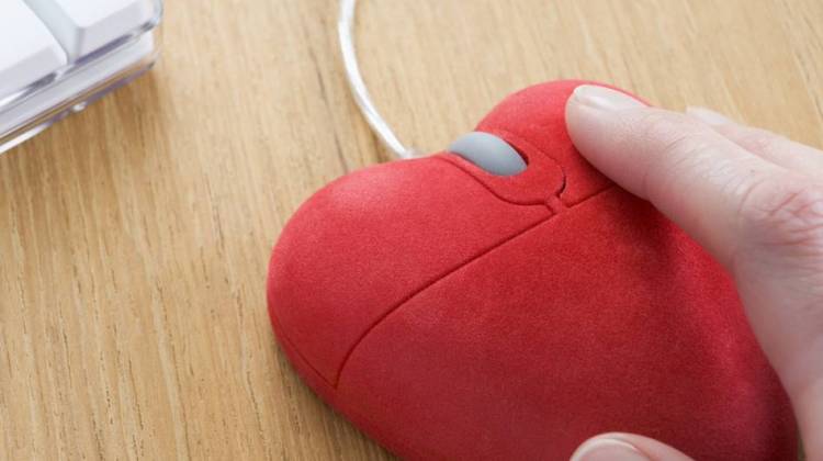 Online Dating Is On The Rise (But There Are Still Haters)