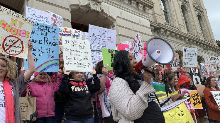 RaeVen Ridgell speaks to a crowd outside the Statehouse at an abortion rights rally. - Brandon Smith/IPB News