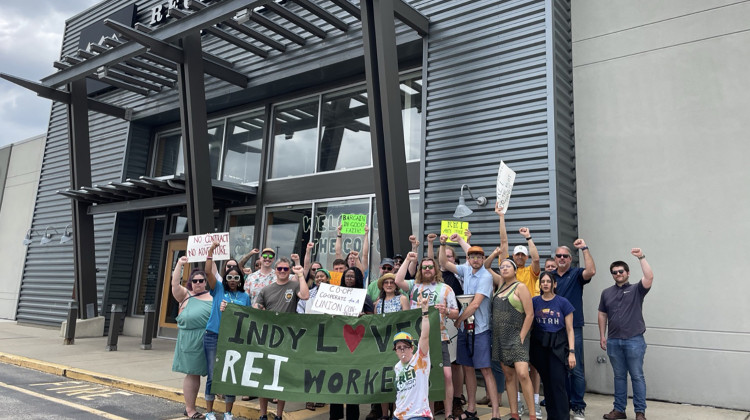 REI union workers join nationwide demonstration to secure contract