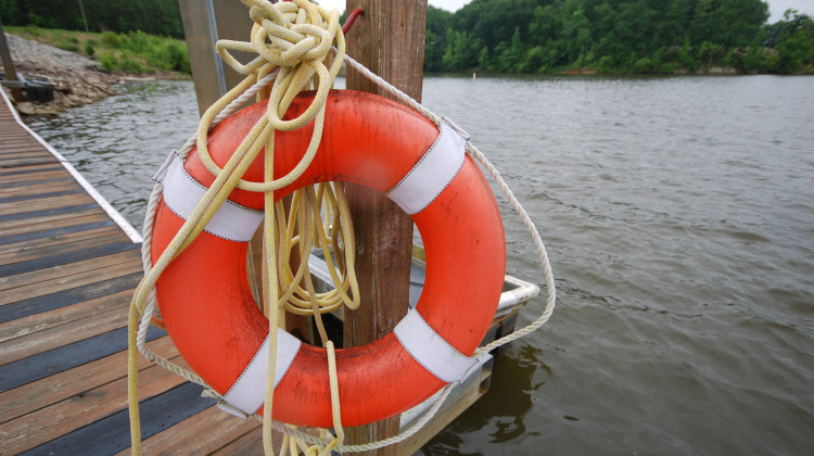 Bill to require rescue equipment along Lake Michigan aims to prevent drownings