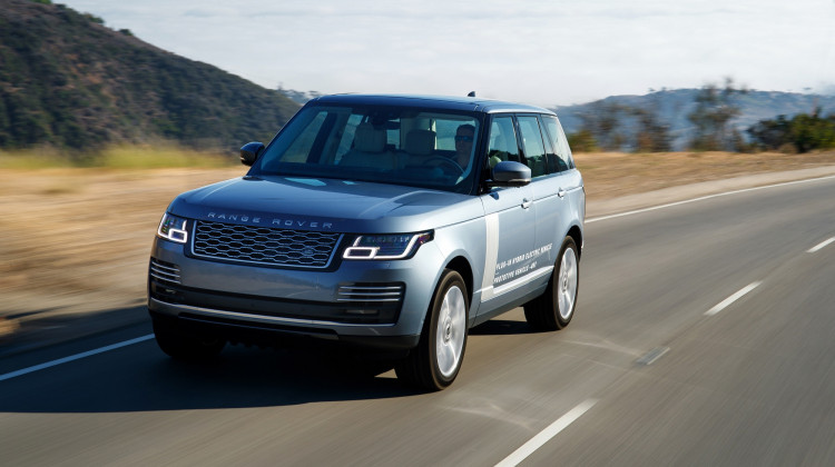 2020 Range Rover Plugs In