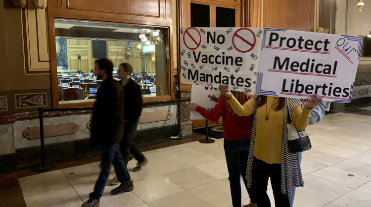 A group of Hoosiers rallied outside the empty House chamber after lawmakers canceled plans for a one-day session to pass a bill that effectively bans employers from enforcing COVID-19 vaccine mandates. -  Brandon Smith/IPB News