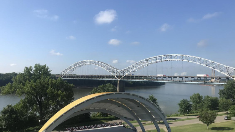 Sherman Minton Bridge closed for emergency repairs