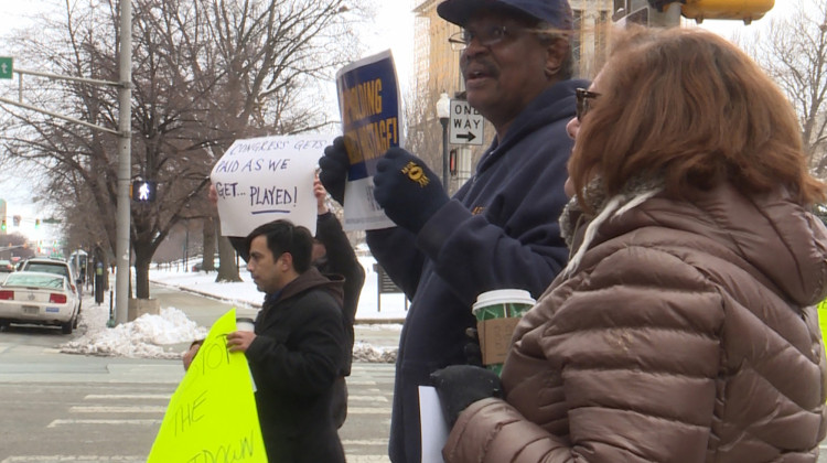 Members of the American Federation of Government Employees protest outside the Birch Bayh Federal building in Indianapolis. - Lauren Chapman/IPB News