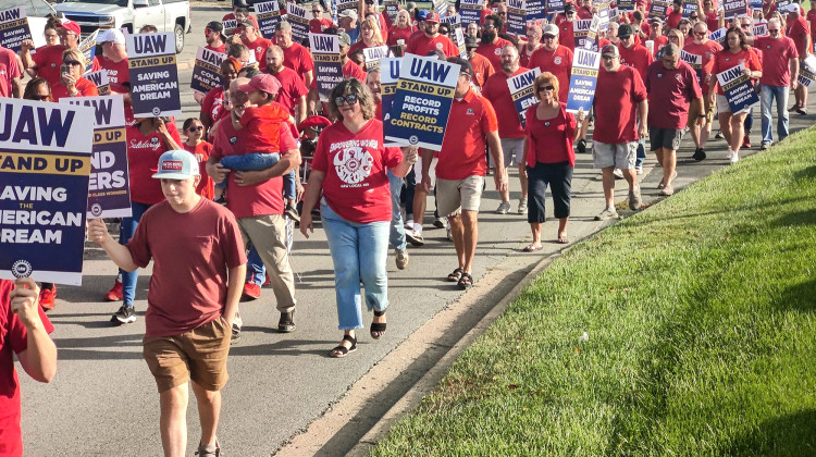 A large group of UAW members and supporters gathered Sunday for a practice picket. Stellantis is set to temporary layoff 300 Kokomo workers.  - Adam Yahya Rayes/IPB News