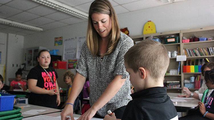 Fourth grade math teacher Larysa Euteneur helps students with an exercise at Evans School. -  Peter Balonon-Rosen/StateImpact