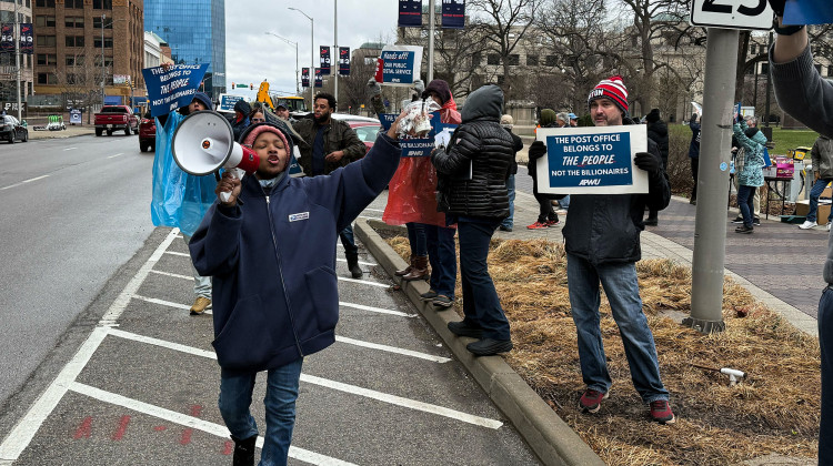 Members of the American Postal Workers Union Local 130 gathered at the Indiana Statehouse Thursday as a part of a national push against the privatization of the US Postal Service. - Timoria Cunningham / IPB News