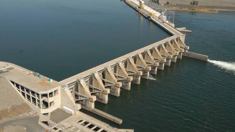 Divers Find 65-Foot Crack In Columbia River Dam