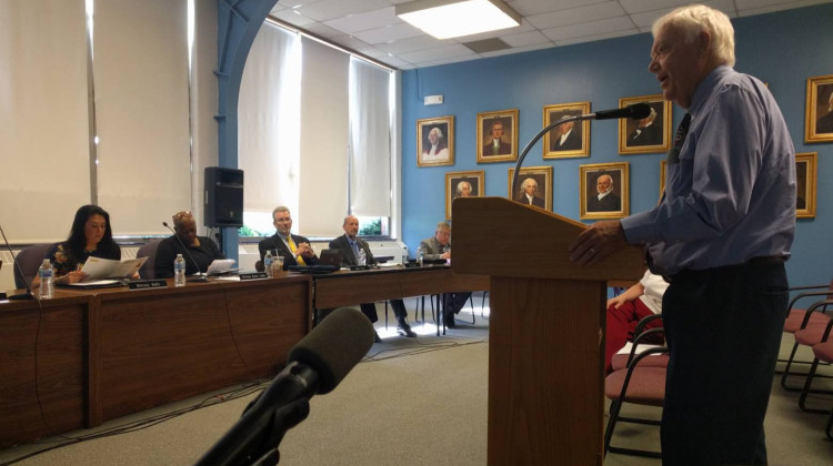 Administrator Assistance co-founder Steve Wittenauer speaks to the Muncie Community Schools board. - Photo: Stephanie Wiechmann